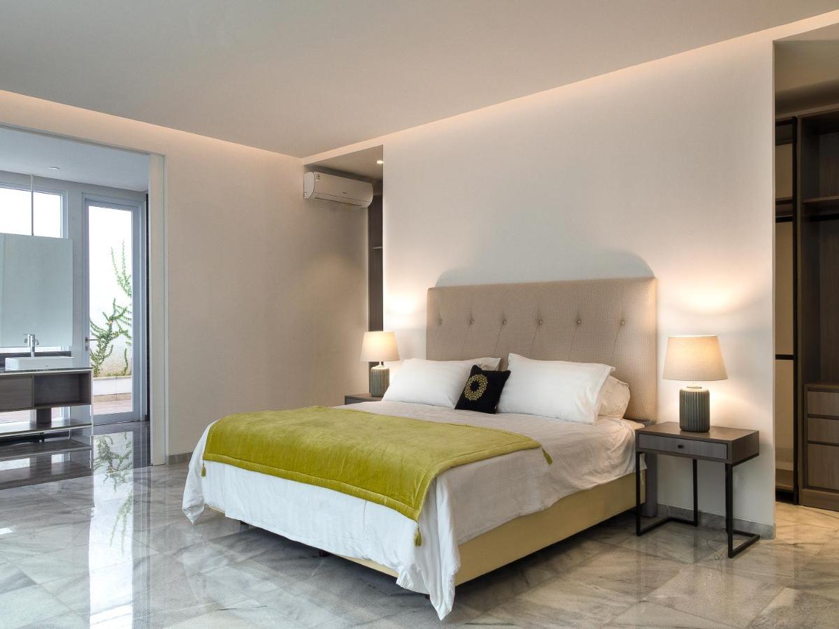 Luxury 4-Bedroom West Jakarta House - Villa 48 Jakarta