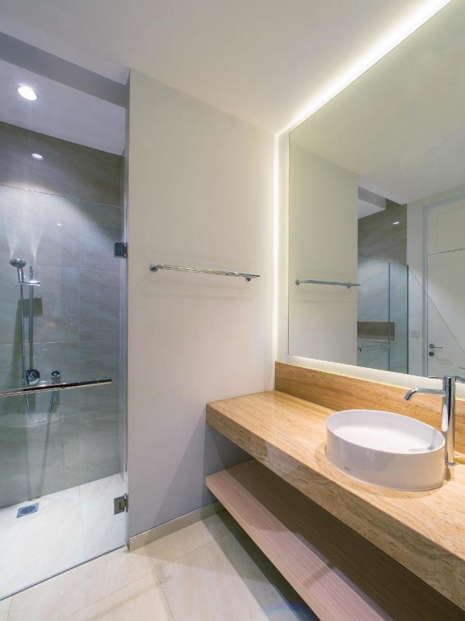 Luxury 4-Bedroom West Jakarta House - Villa 48 Vila Jakarta